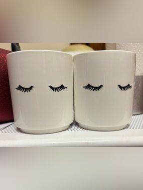 Set of 2 White Ceramic Makeup Brush Holders with Eyelash Design